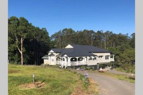 Maleny Country House - Queenslander on Acreage